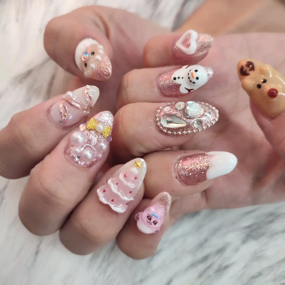ネイル ハンドネイル RUNWAY 　　の眉毛・アイブロウイメージ