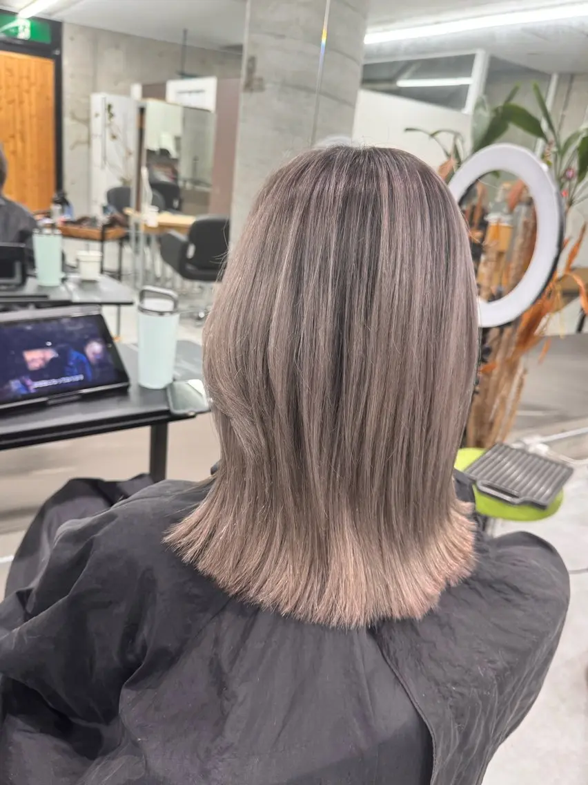 セミロング カラー ブリーチ ヘアカラー トリートメント 艶髪✨ブリーチ職人 yasuのヘアスタイル