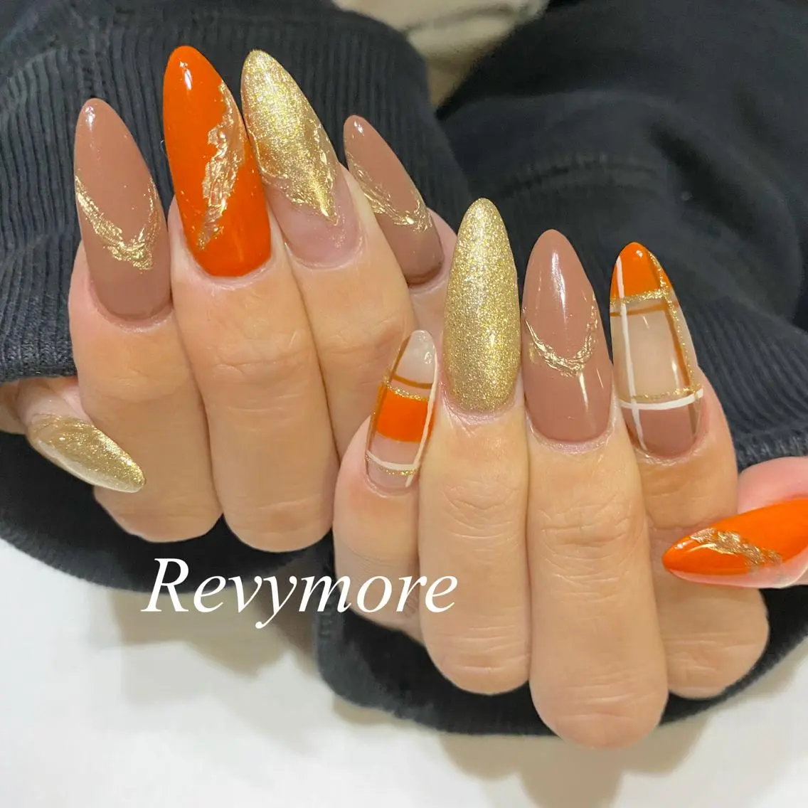 セミロング ネイル ジェルネイル ニュアンスネイル オフィスネイル オレンジ シンプルネイル nail salon Revymoreのネイルデザイン