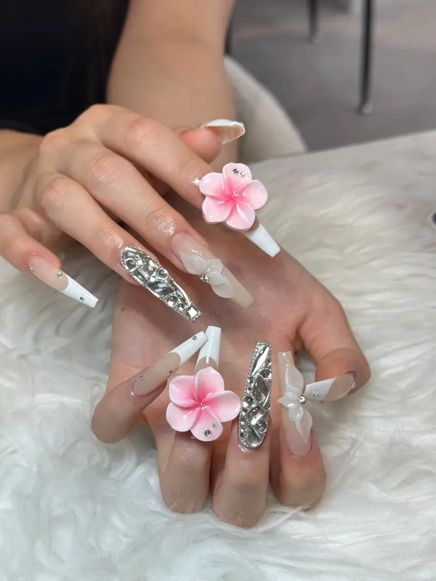 ネイル チークネイル ドット フレンチネイル グラデーション ハート ハンドネイル ハンドケア Eli Muse 新宿ネイルのネイルデザイン