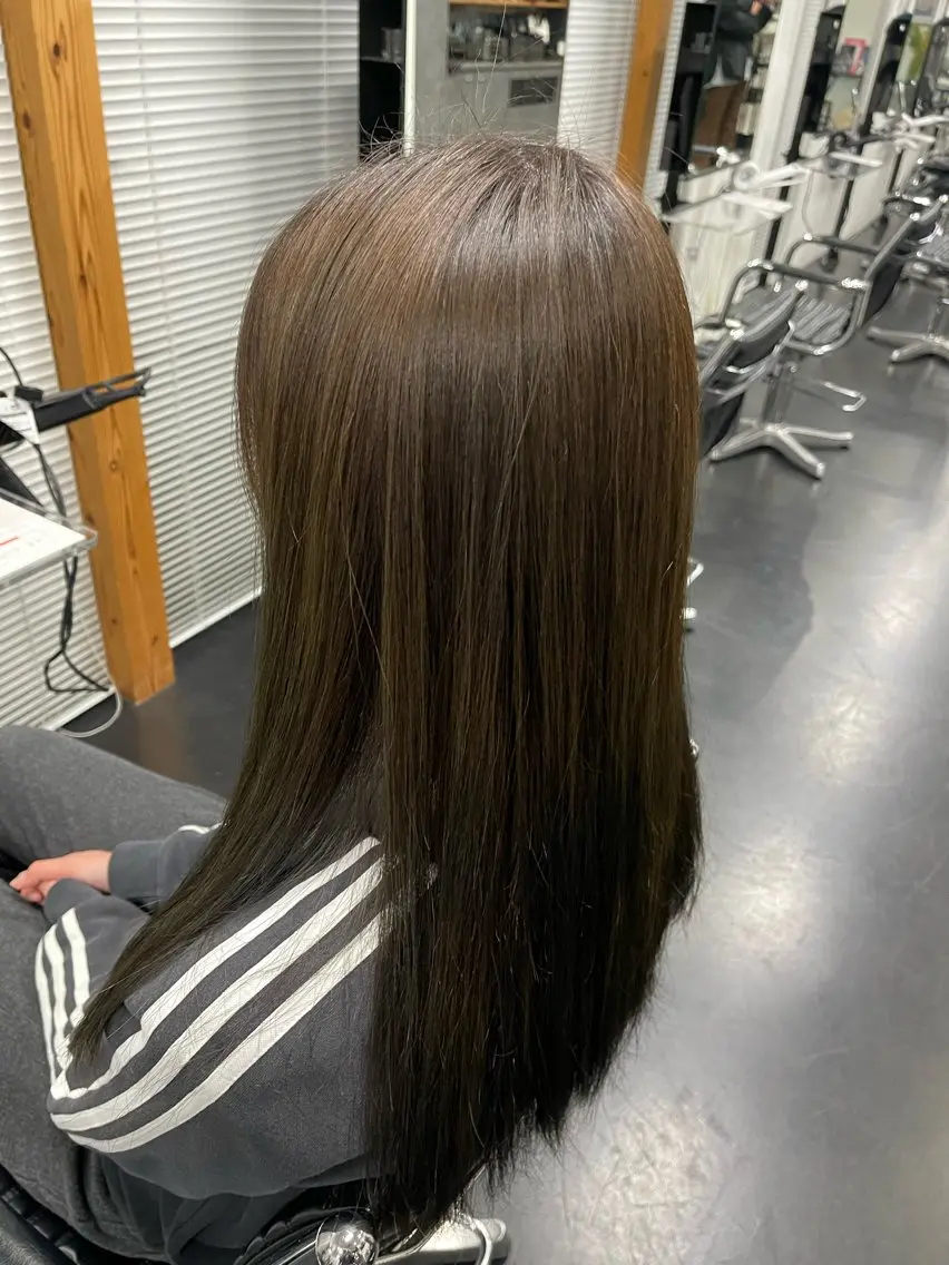 ロング カラー ベージュカラー 透明感カラー オリーブベージュ inchelsea ririkaのヘアスタイル