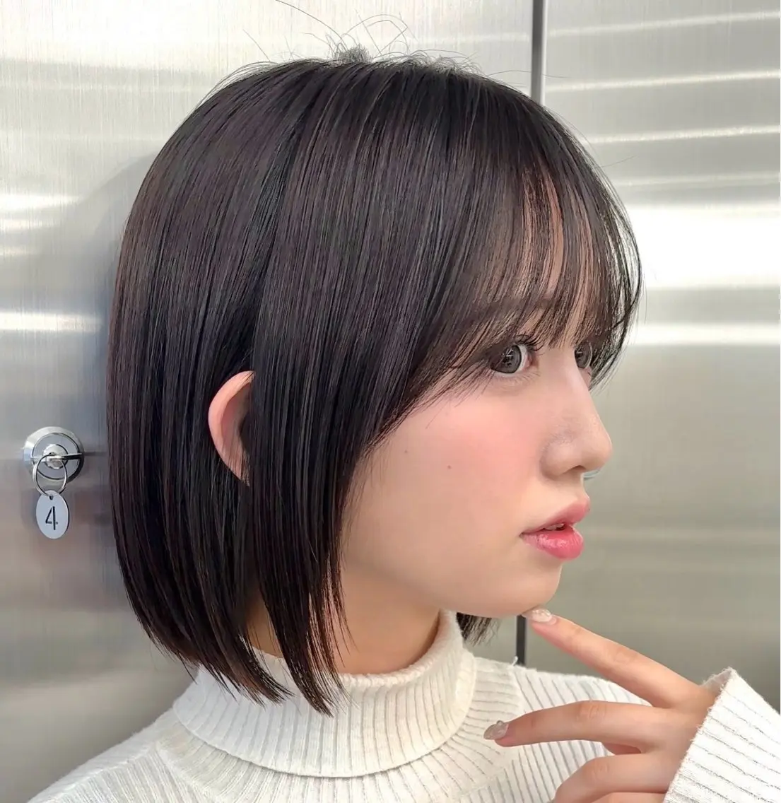 ミディアム レイヤー・カット モデル・透明感カラーのヘアスタイル