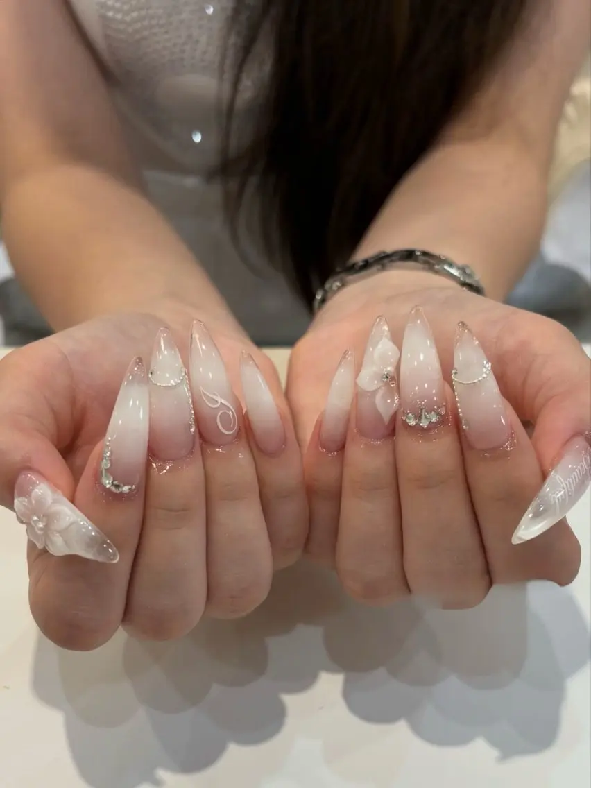 ネイル チークネイル ドット フットネイル フレンチネイル グラデーション ハンドネイル ハンドケア Nihonthy Nail 新宿のネイルデザイン
