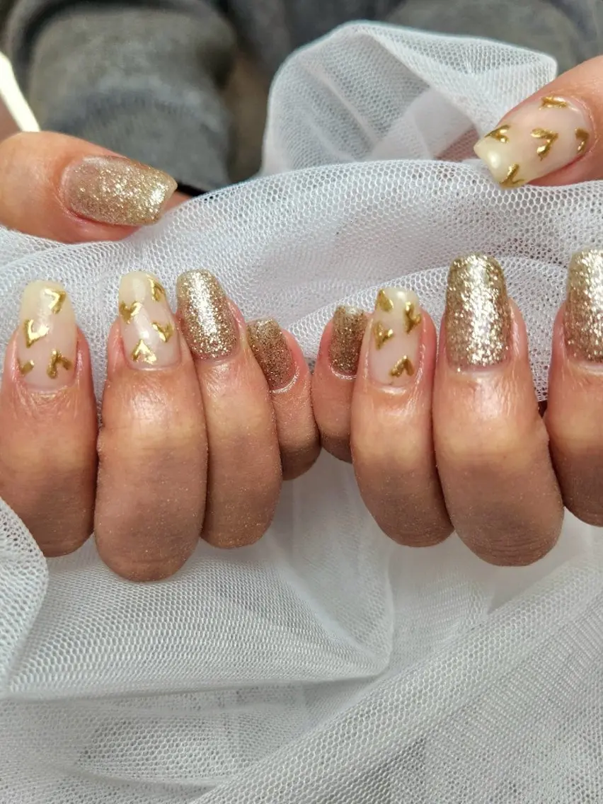 ネイル アートネイル ジェルネイル ゴールド ハート キラキラネイル Nailroom3  古屋のネイルデザイン
