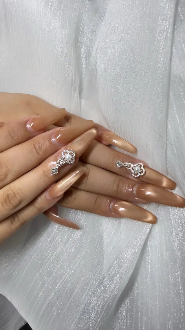ネイル マグネットネイル ハンドネイル Nailroom Hのネイルデザイン