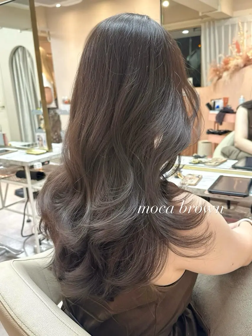 ロング カラー レイヤーカット 韓国ヘア🦢🖤 Sayumiのヘアスタイル