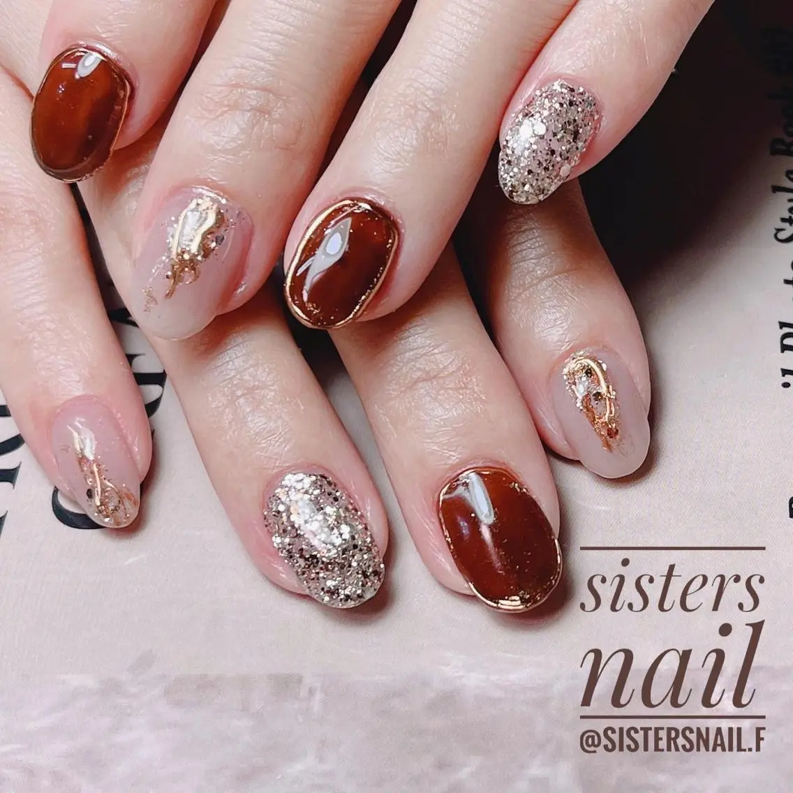ネイル アートネイル ブラウン ゴールド ミラーネイル ニュアンスネイル ハンドネイル ハンドケア sisters nail.fのネイルデザイン