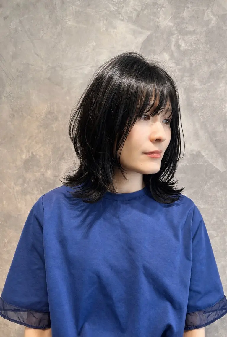 ミディアム くびれヘア レイヤーカット T Akaneのヘアスタイル