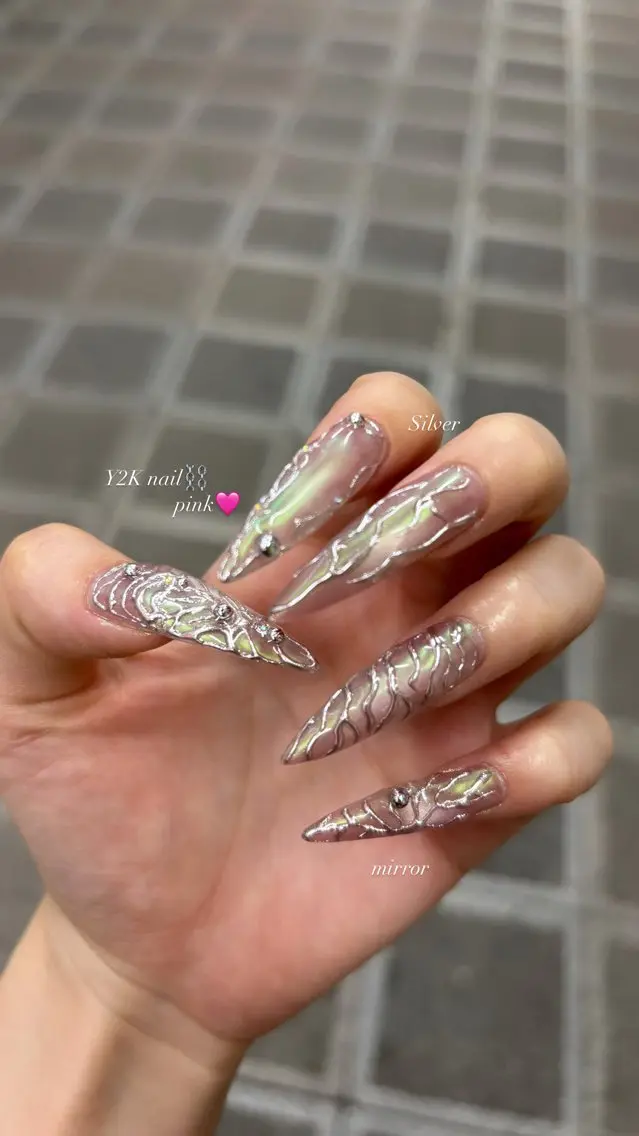 ネイル ロングネイル ハンドネイル 𝑬𝑹𝑰𝑲𝑨 𓂃🎀𓈒𓏸のネイルデザイン