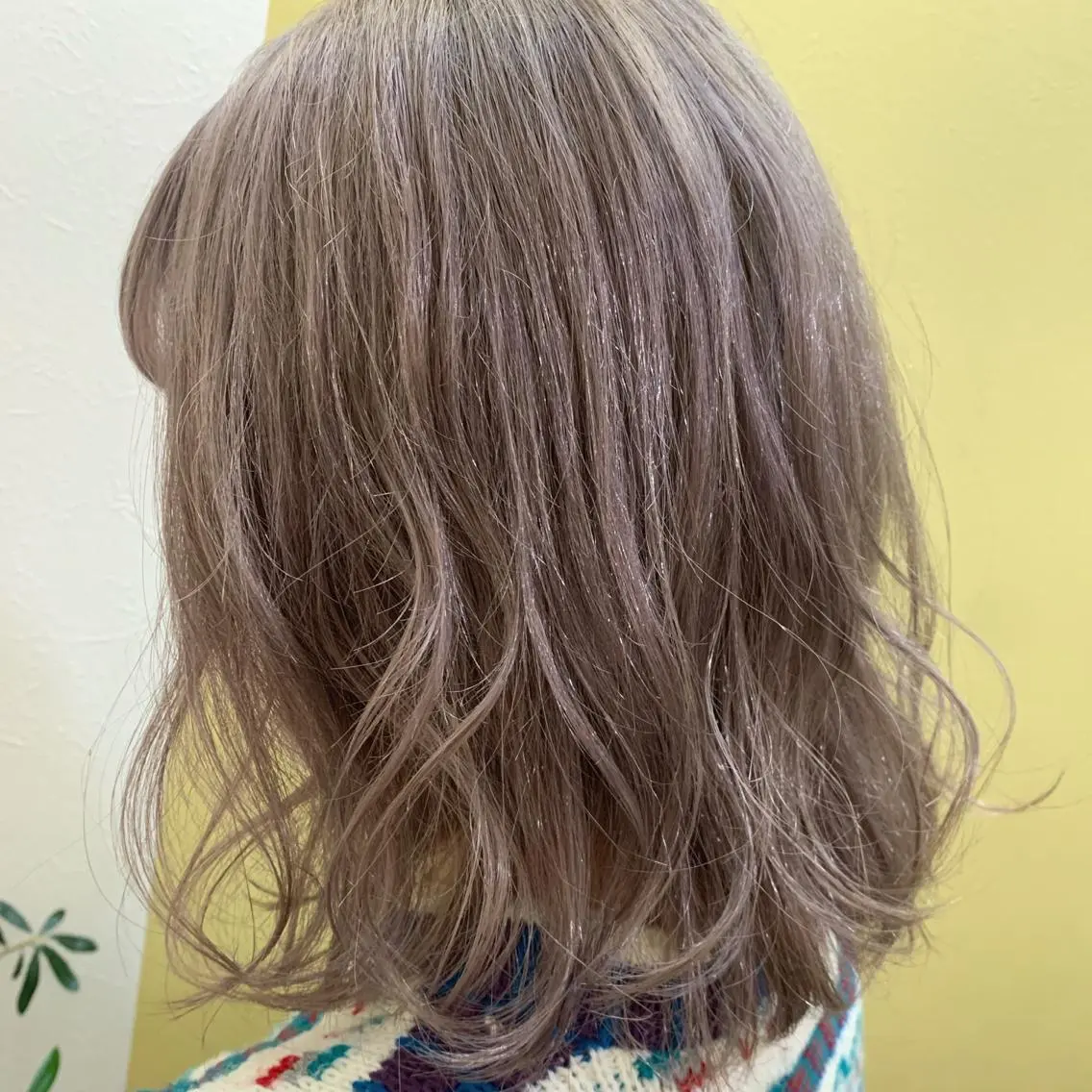ミディアム カラー ベージュカラー ブリーチ ホワイトベージュ カット ヘアカラー トリートメント hubhair レイヤー/透明感のヘアスタイル