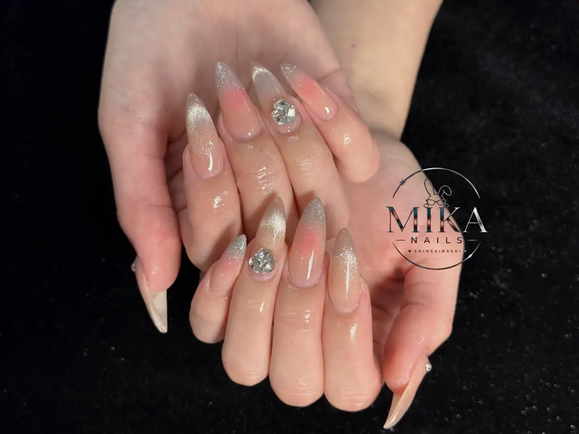 ネイル ガーリー キラキラネイル 韓国ネイル ロングネイル シンプルネイル ハンドネイル 🦊Genie🦊 Mika Nailsのネイルデザイン