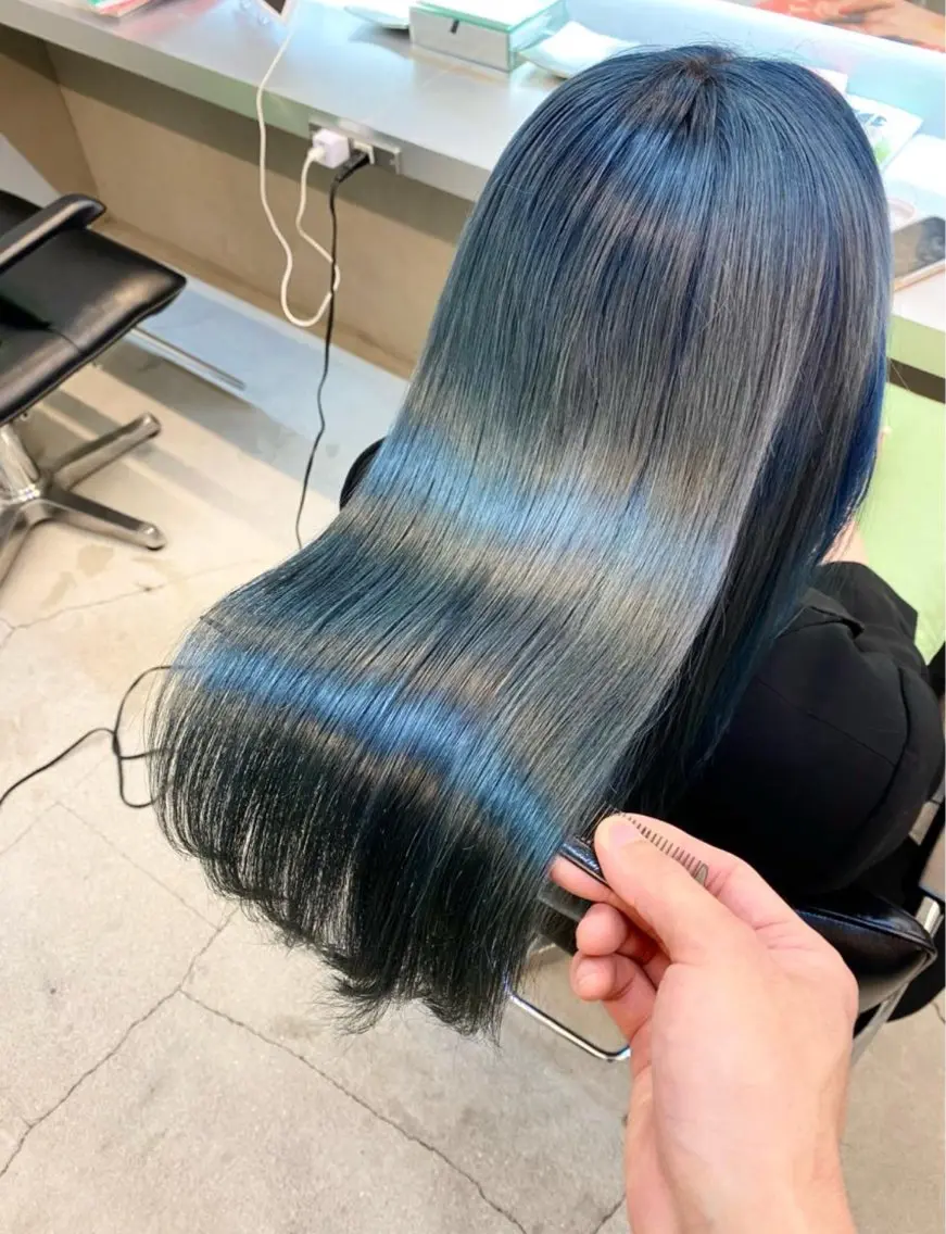ロング カラー パーマ ブルーカラー 透明感カラー 顔まわりレイヤー 顔周りカット 伸ばしかけ カット ヘアカラー 縮毛矯正 艶髪と透明感を ‼️/若林のヘアスタイル