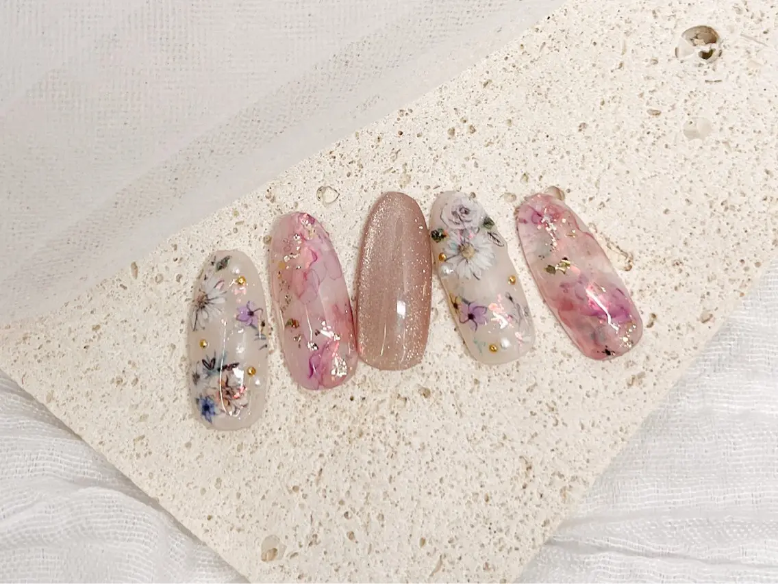 ネイル フラワーネイル ニュアンスネイル 春ネイル ハンドネイル NailSalon CutiePutiのネイルデザイン
