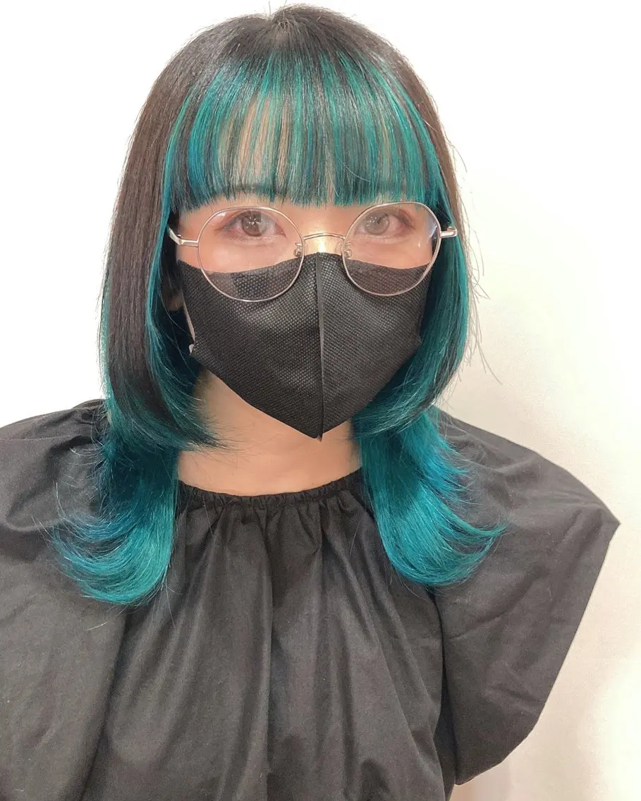 ミディアム カラー エメラルドグリーン ウルフカット 山本 将史のヘアスタイル