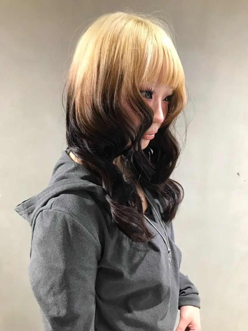 ロング カラー ヘアカラー fev Rionのヘアスタイル