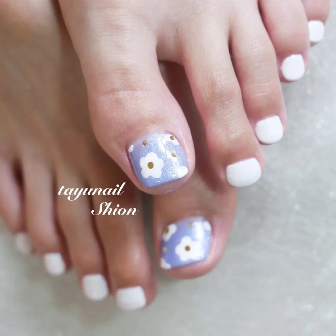 ネイル アートネイル ブルー フラワーネイル フットネイル ジェルネイル ネイルサロン 【たゆnail】のネイルデザイン