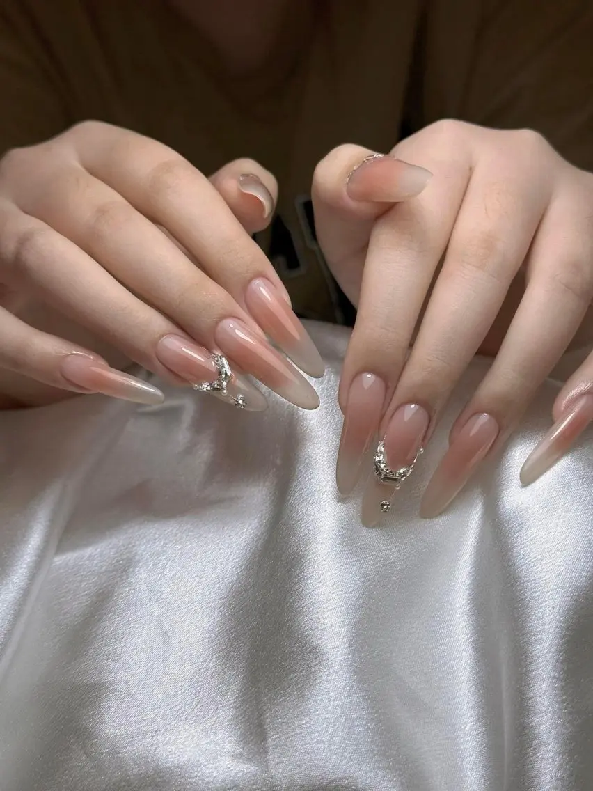 ネイル 長さ出し フレンチネイル ジェルネイル 韓国ネイル マグネットネイル akina nailsのネイルデザイン