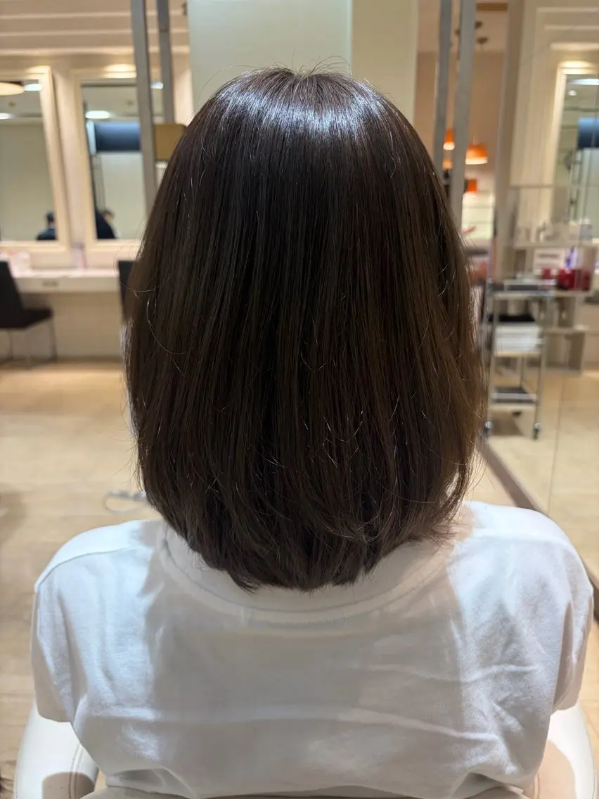 ミディアム 西岡 莉緒のヘアスタイル