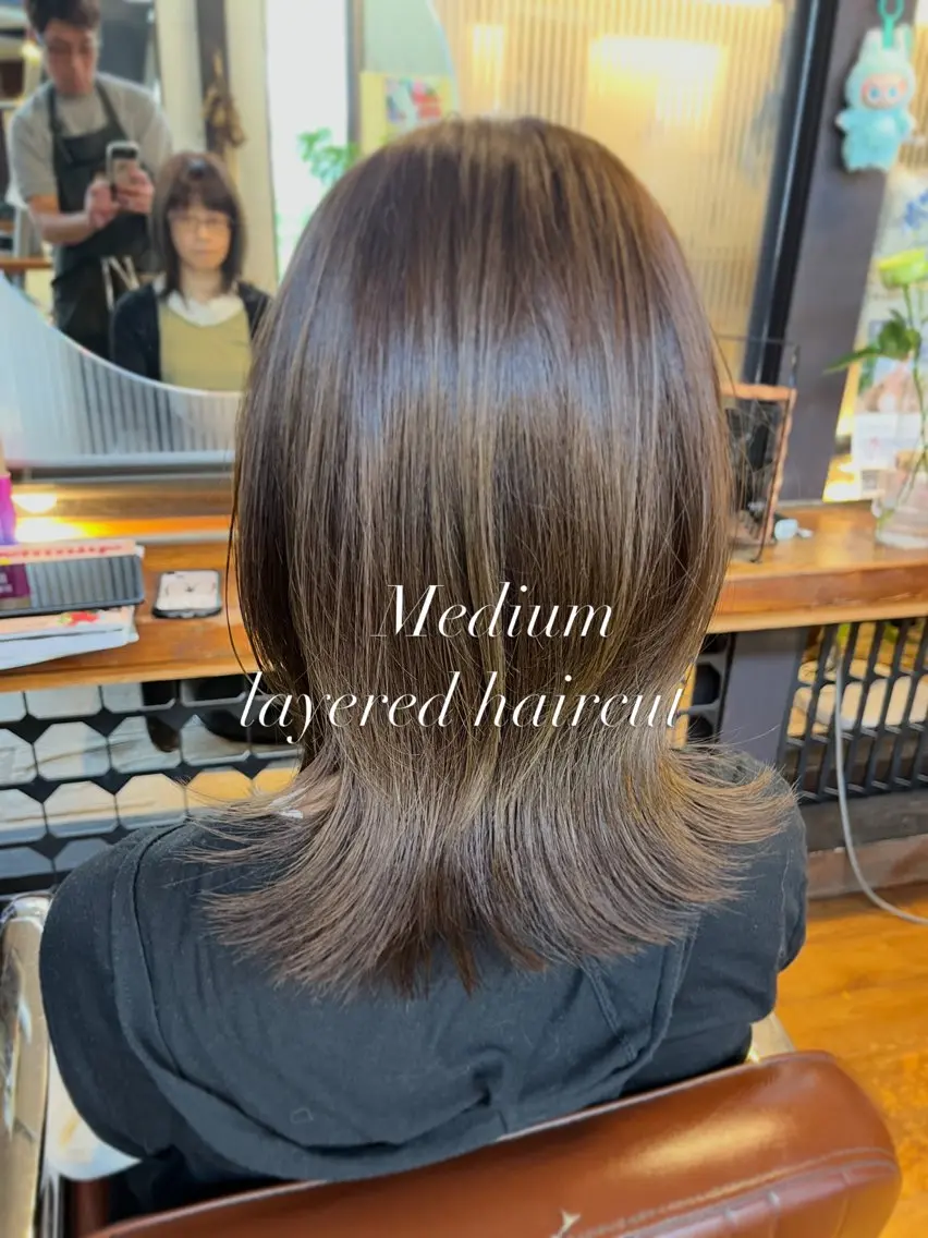 ミディアム カラー ハイライトカラー 顔周りカット ハイライト レイヤーカット NAGONSTYLE 高塩知輝のヘアスタイル