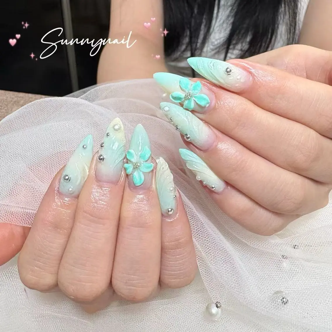 ネイル アートネイル フラワーネイル グラデーション グリーン キラキラネイル ハンドネイル ハンドケア sunnynail 小桃のネイルデザイン