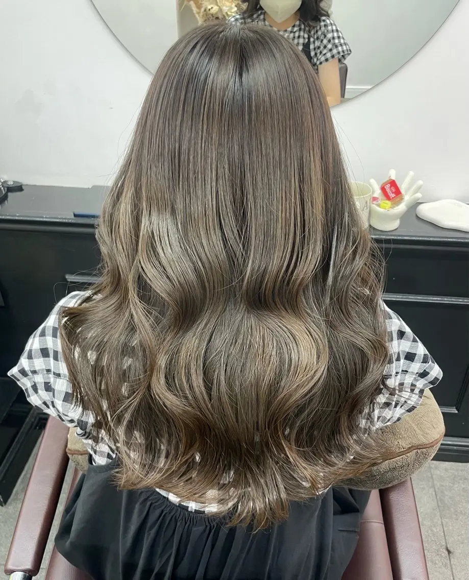 ミディアム カット ヘアカラー トリートメント 野町好花 レイヤー/髪質改善のヘアスタイル