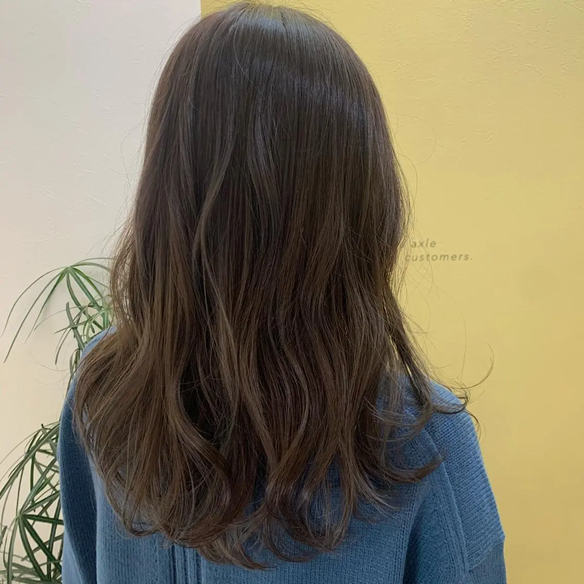 セミロング カラー 透明感カラー オレンジ シルバー hubhair レイヤー/透明感のヘアスタイル