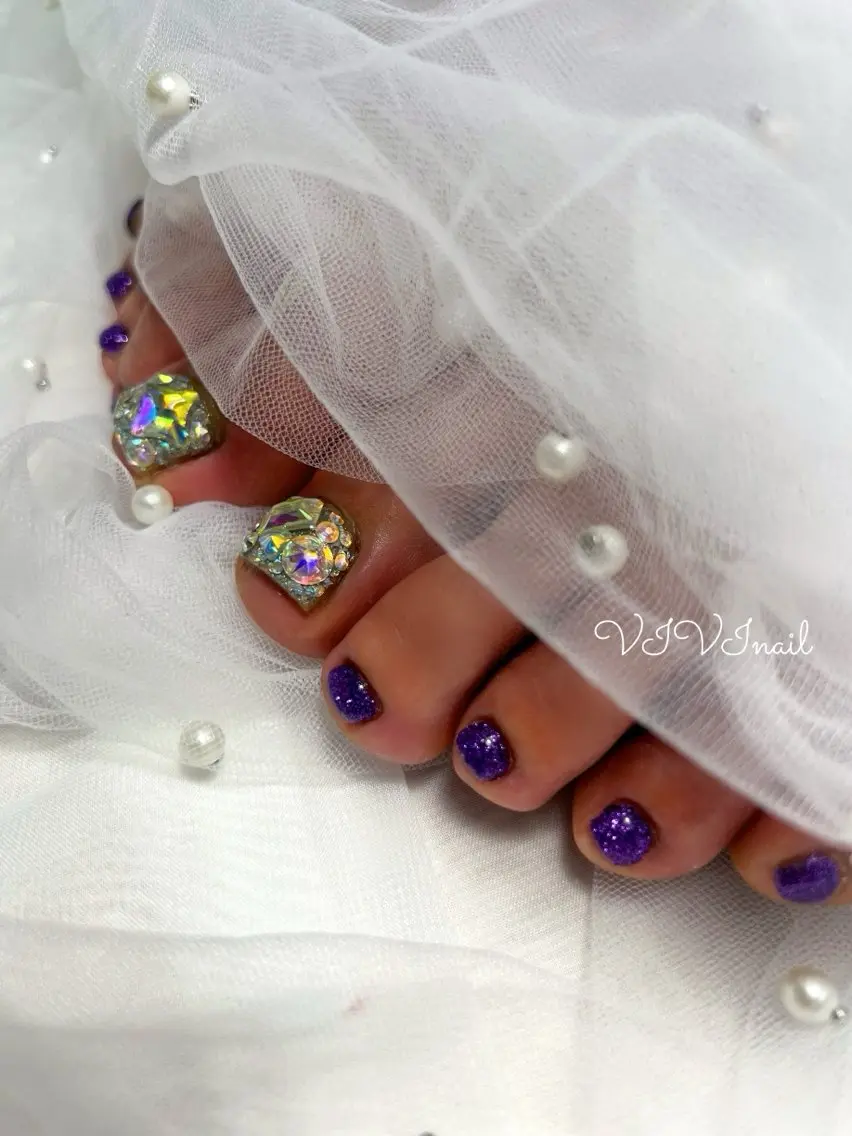 ネイル キラキラネイル パープル フットネイル vivi nailのネイルデザイン
