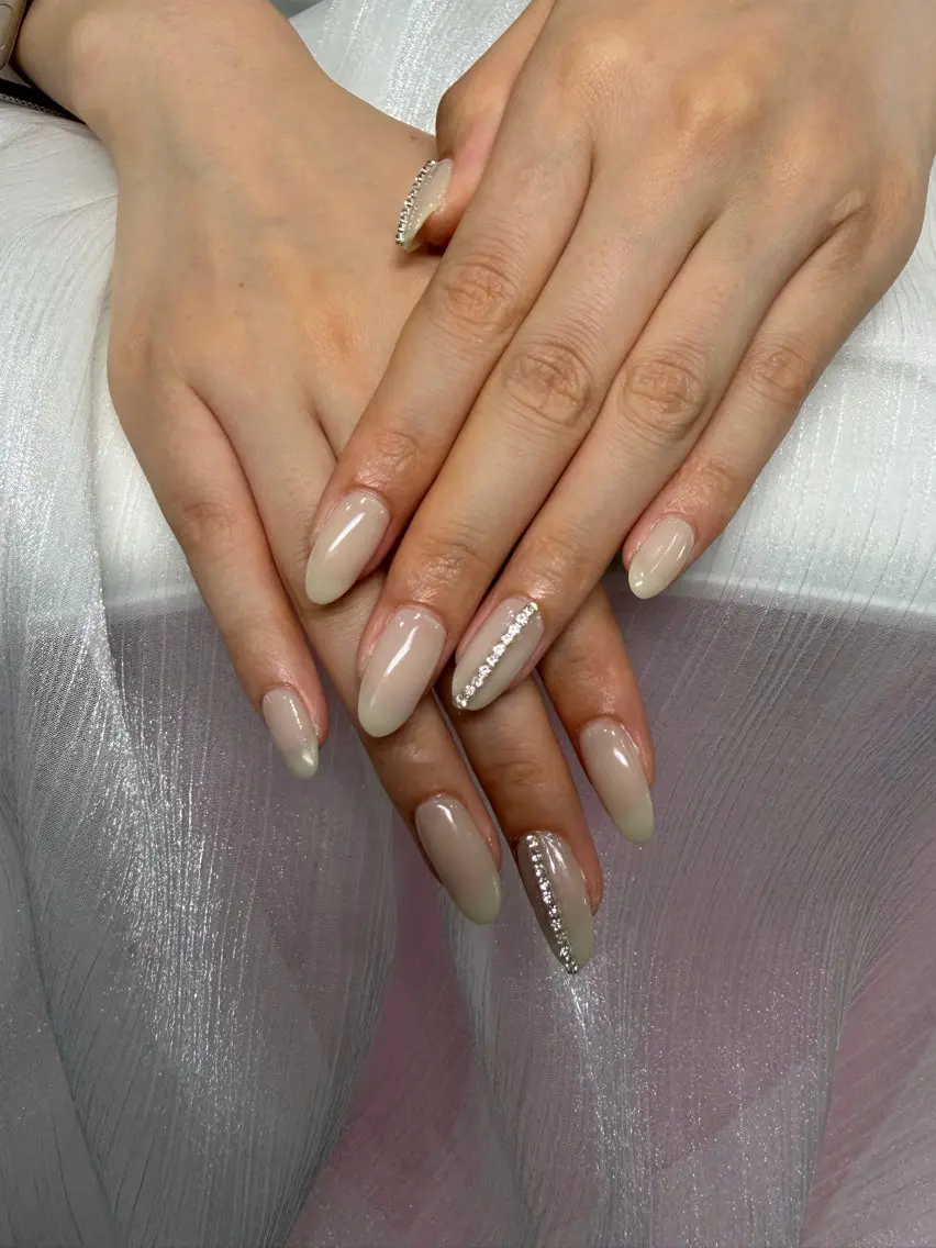 ネイル オフィスネイル ストーンネイル ハンドネイル Mermaid Nail みはなのネイルデザイン
