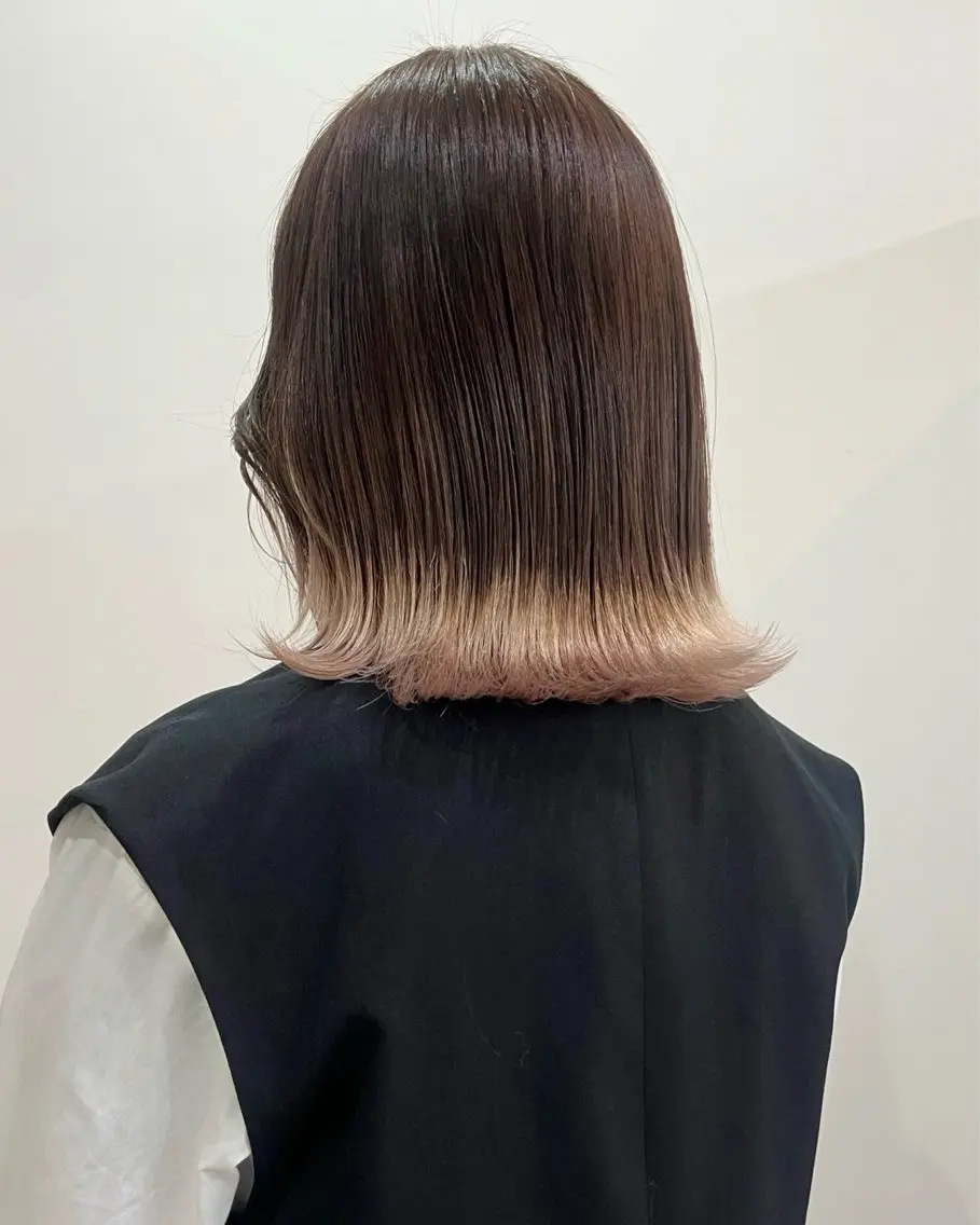 ミディアム カラー ピンクカラー ホワイトピンク ヘアカラー 切りっぱなしボブ/ ブリーチカラー/大塚のヘアスタイル