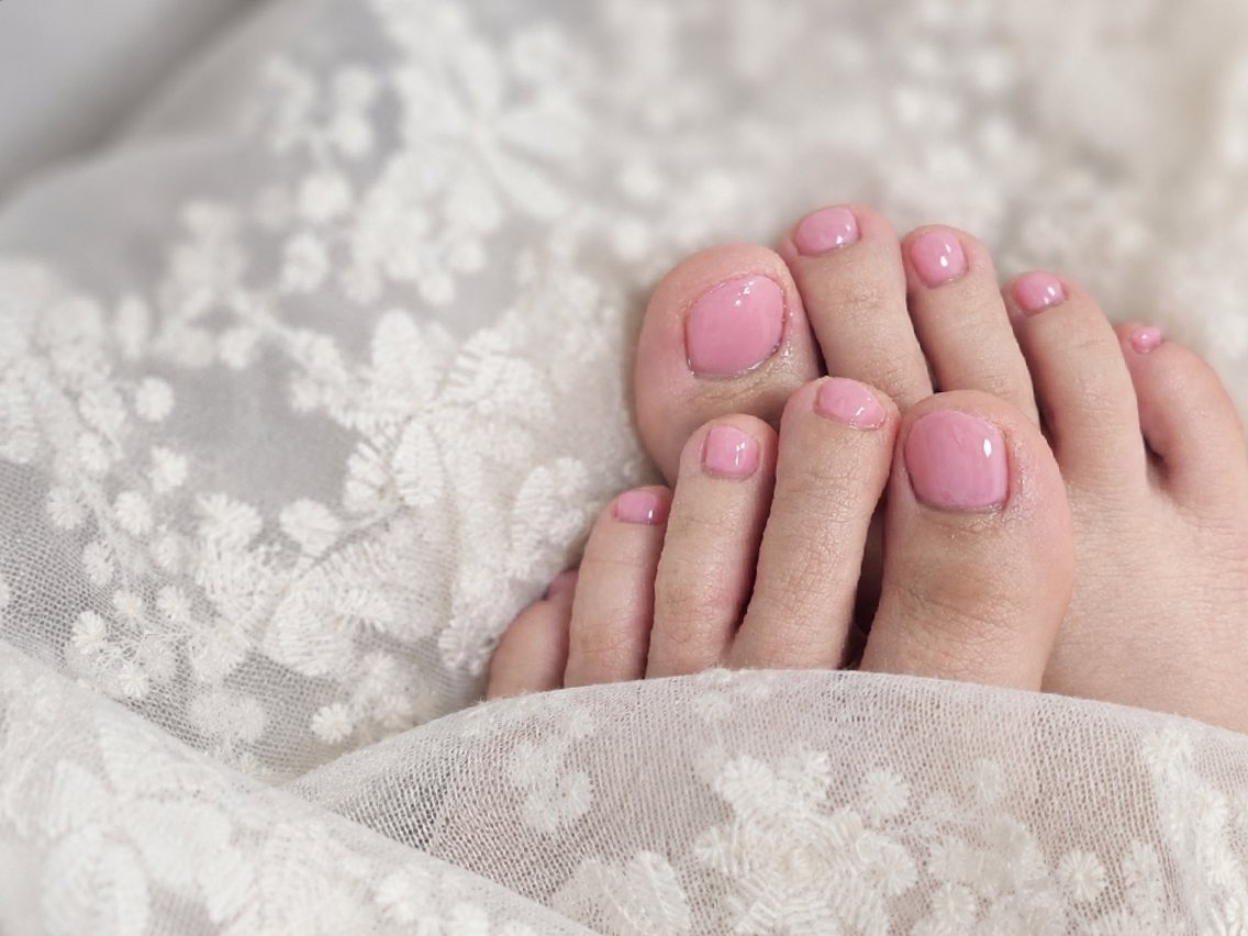 ネイル ピンク フットネイル nail salon calm+ 渡部のネイルデザイン