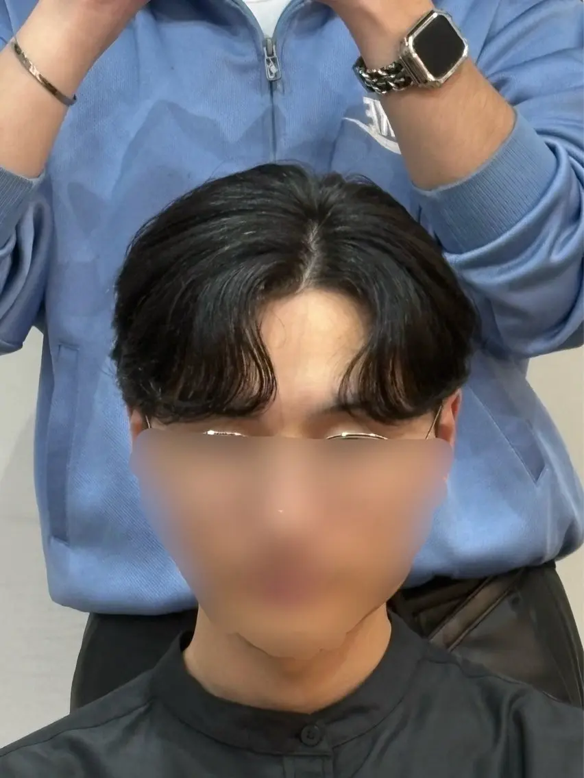 ショート パーマ メンズ カルマパーマ メンズパーマ カット パーマ 韓国メンズヘア/ 毛流れヘア　須田龍世のヘアスタイル