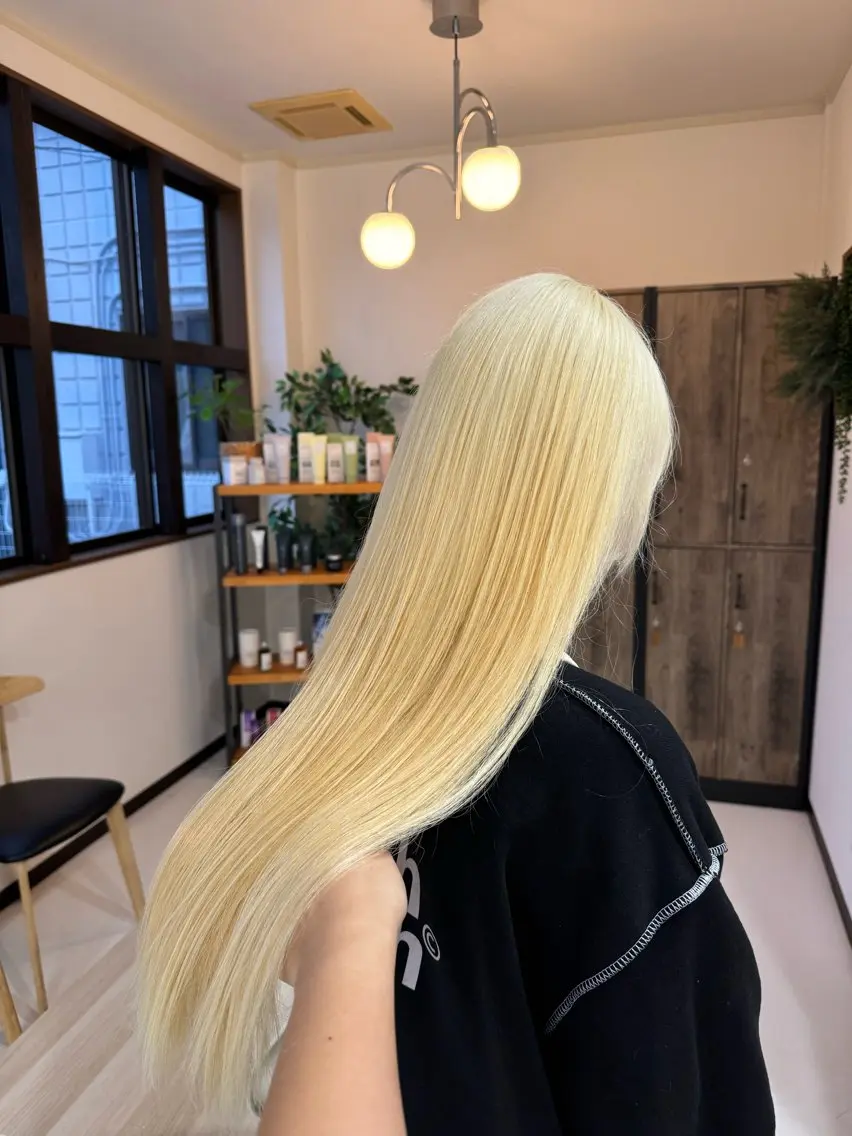ロング ヘアカラー 手塚 麗のヘアスタイル