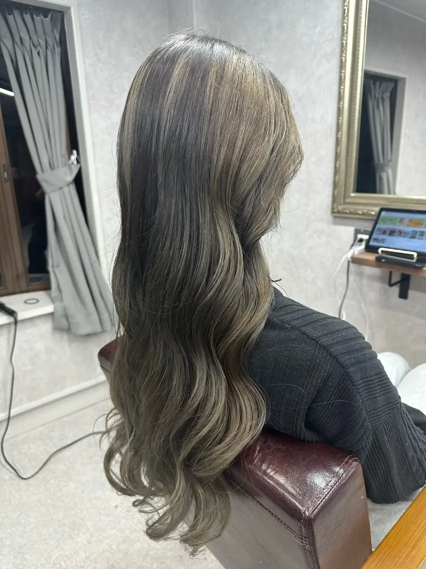 ロング カラー カット ヘアカラー トリートメント Lien 深井店のヘアスタイル