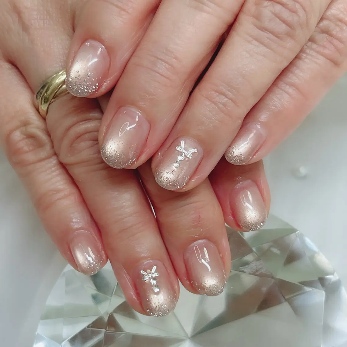 ネイル オーロラネイル ミラーネイル オフィスネイル ワンカラーネイル シンプルネイル ハンドネイル Cute Tips nailのネイルデザイン