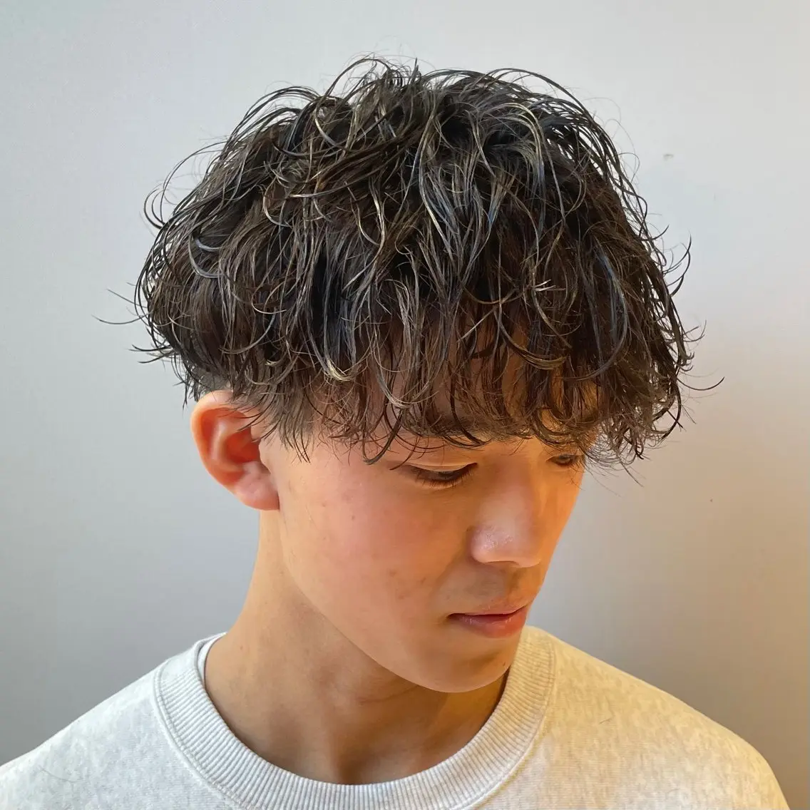 ショート パーマ メンズ ツーブロック 波巻きパーマ メンズ特化/今池駅 徒歩1分/岡本一真のヘアスタイル