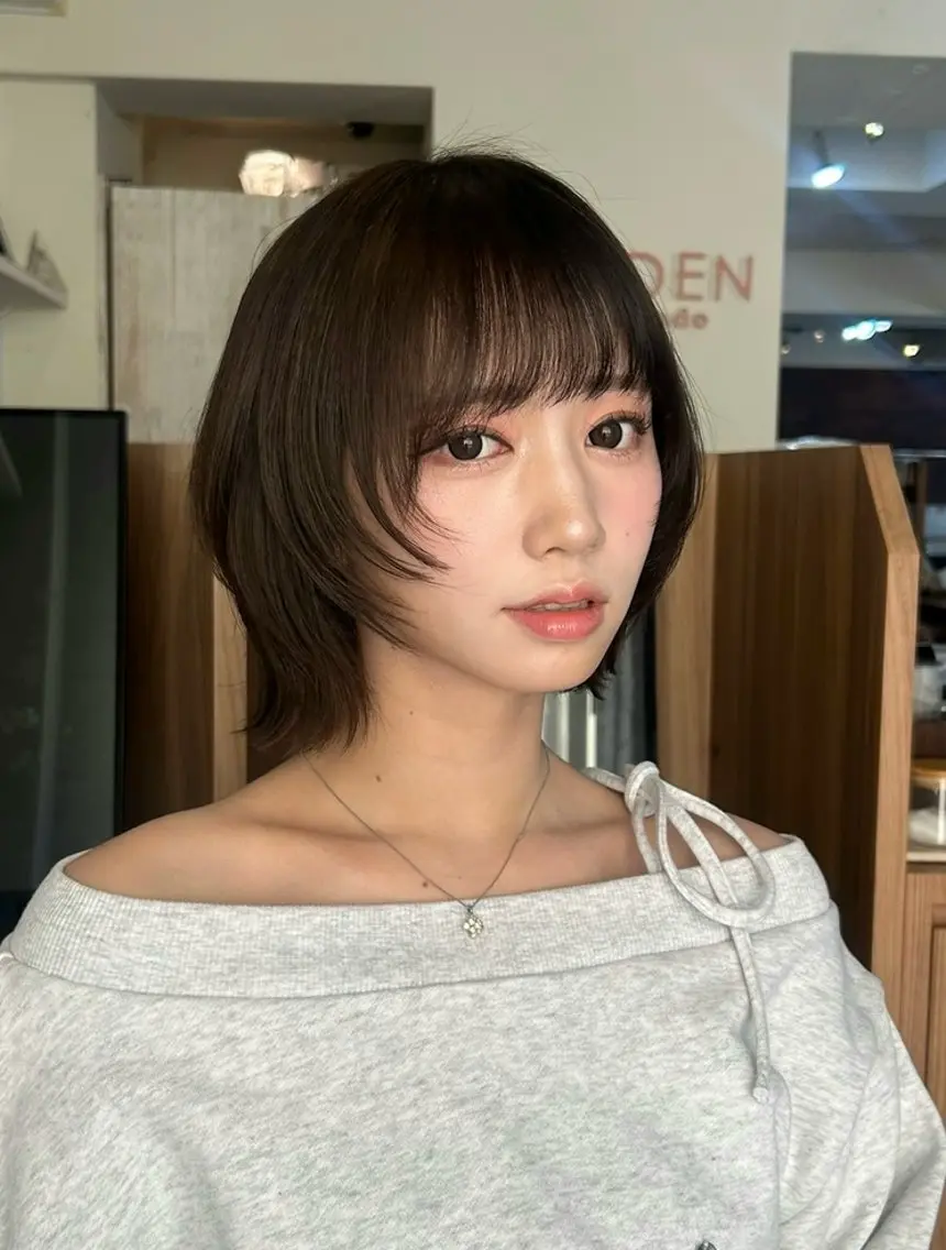 ショート カラー レイヤー/ボブ/透明 感カラー/佐藤奈由のヘアスタイル