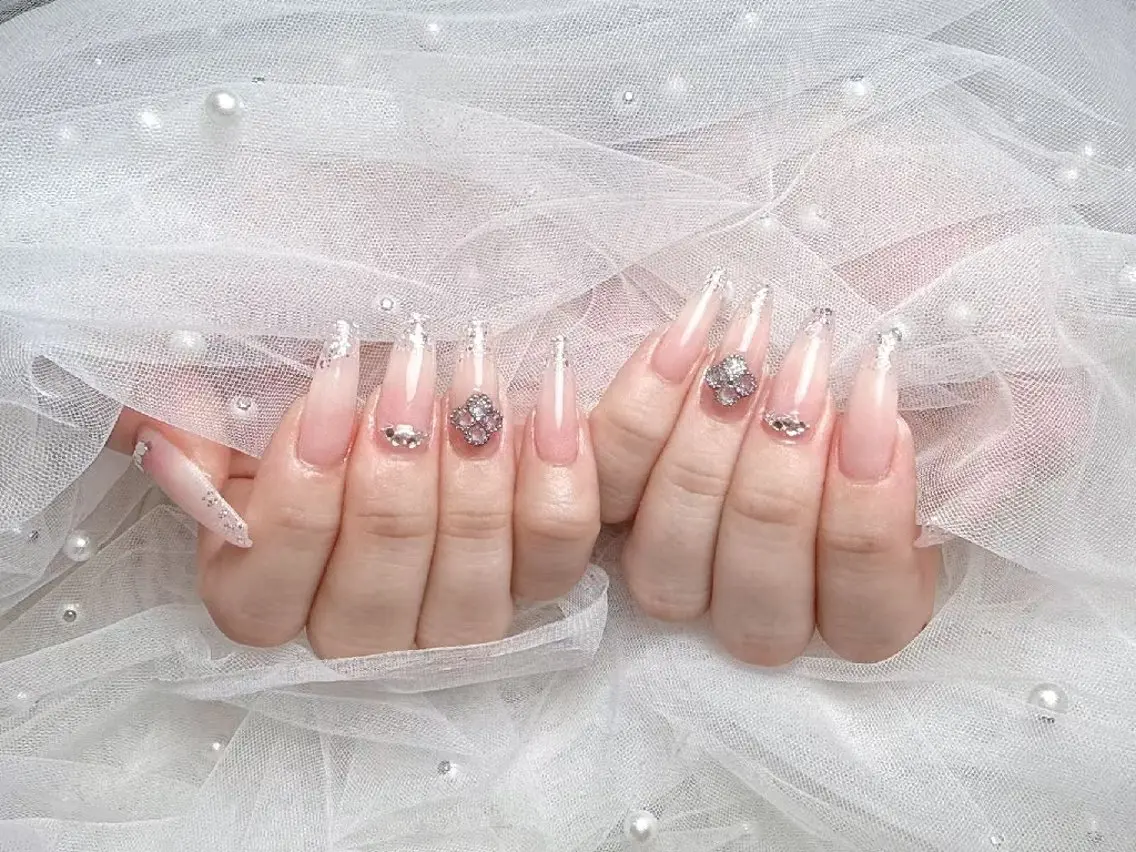 ネイル ENsalon AKIRAのネイルデザイン