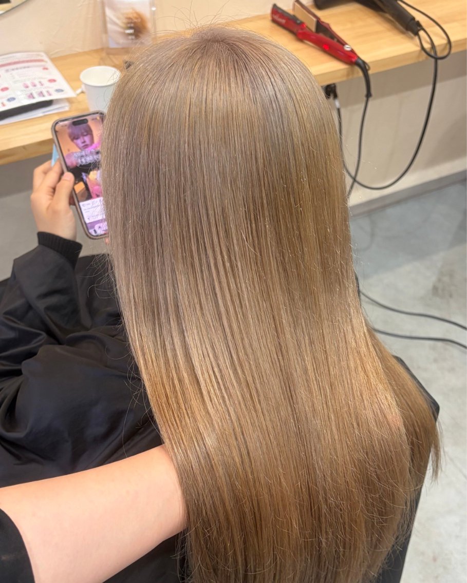 ロング カラー ヘアカラー トリートメント 🎀透明感カラー /ケアブリーチ🎀のヘアスタイル
