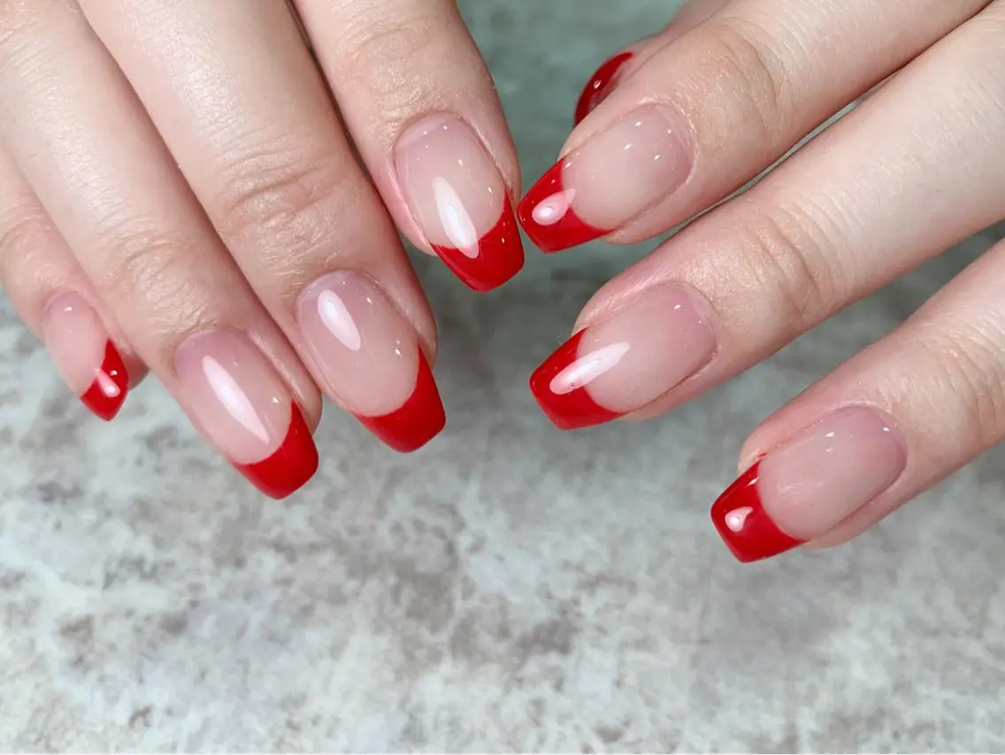 ネイル フレンチネイル ジェルネイル パラジェル 赤色 シンプルネイル ハンドネイル nailsalon anrireのネイルデザイン