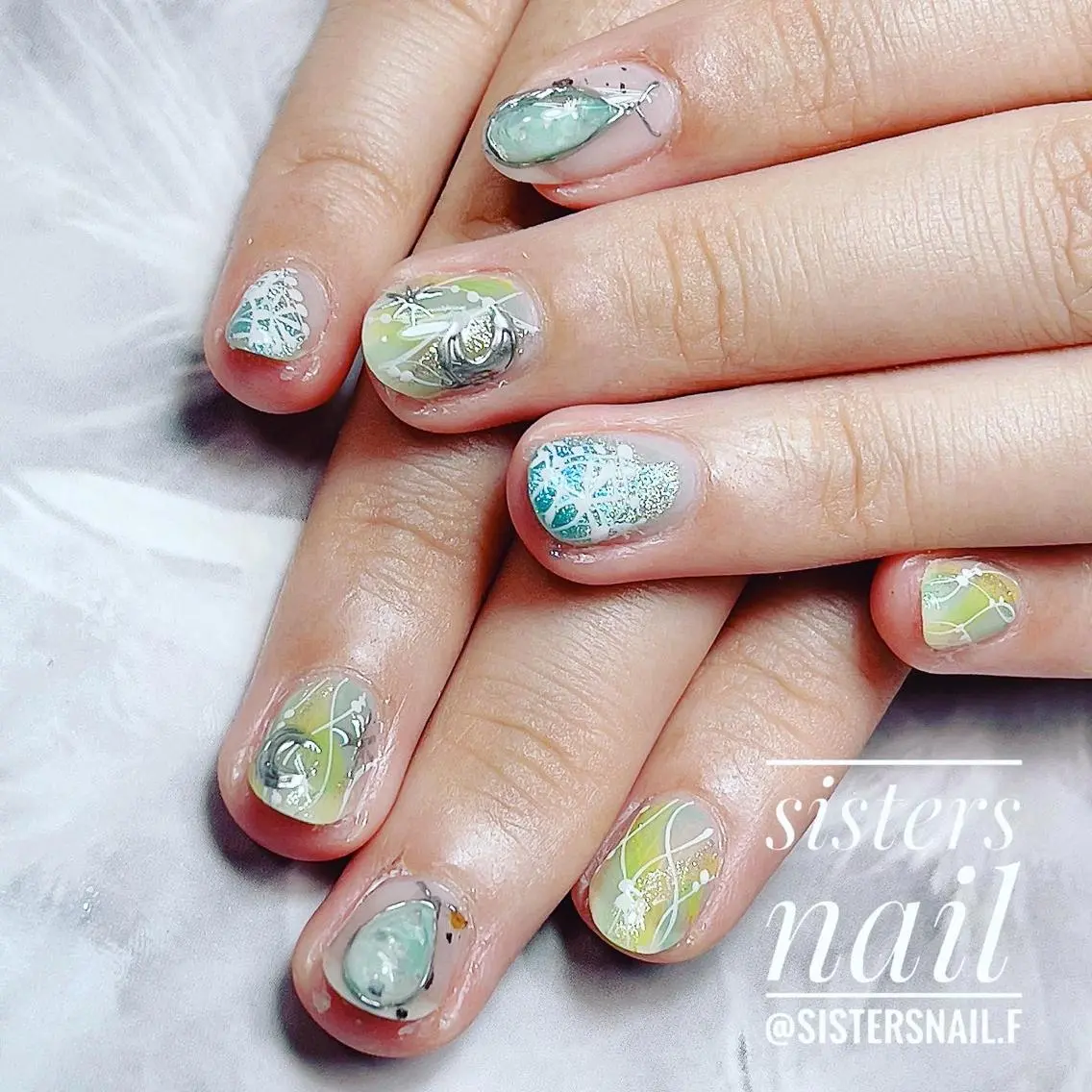 ネイル アートネイル キラキラネイル レース ニュアンスネイル 冬ネイル sisters nail.fのネイルデザイン