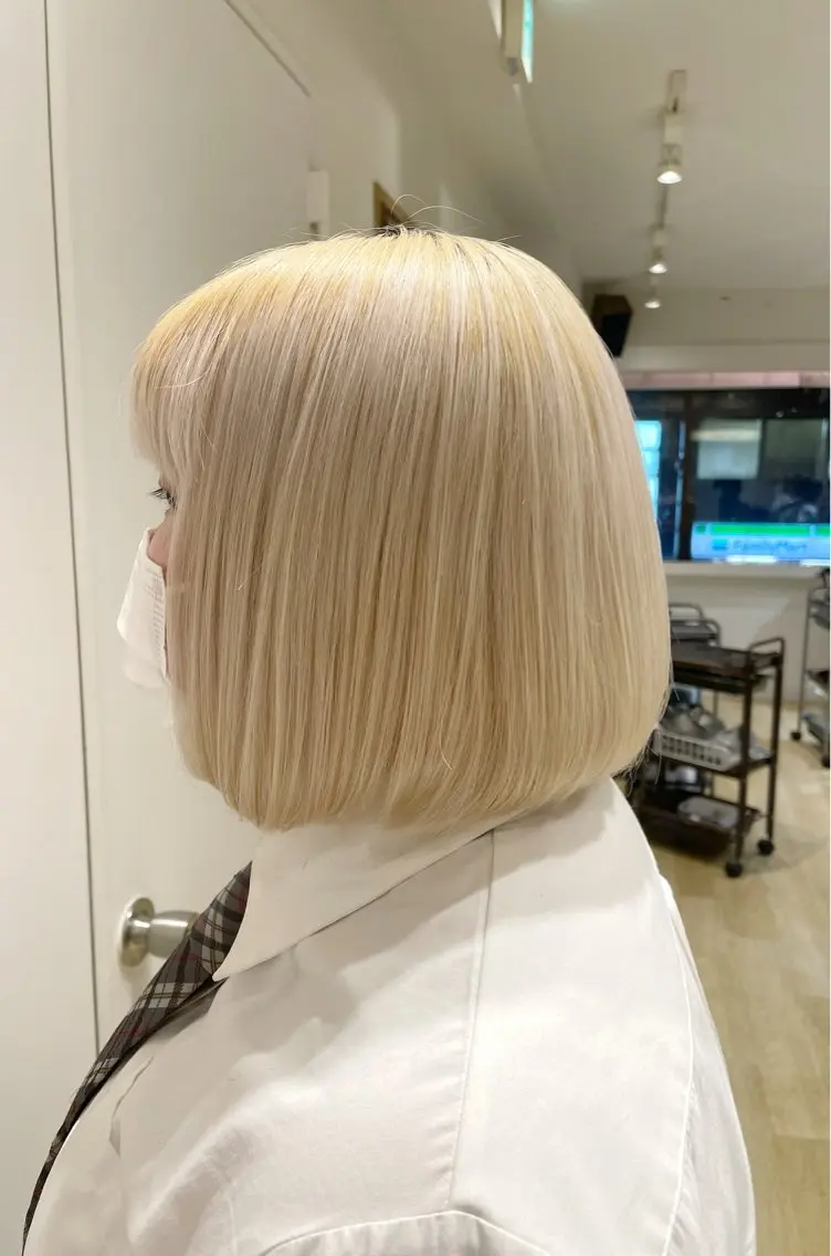 ショート カラー ブリーチ 抜きっぱなしブロンド ケアブリーチ ヘアカラー トリートメント 新宿/ 新井彩斗のヘアスタイル