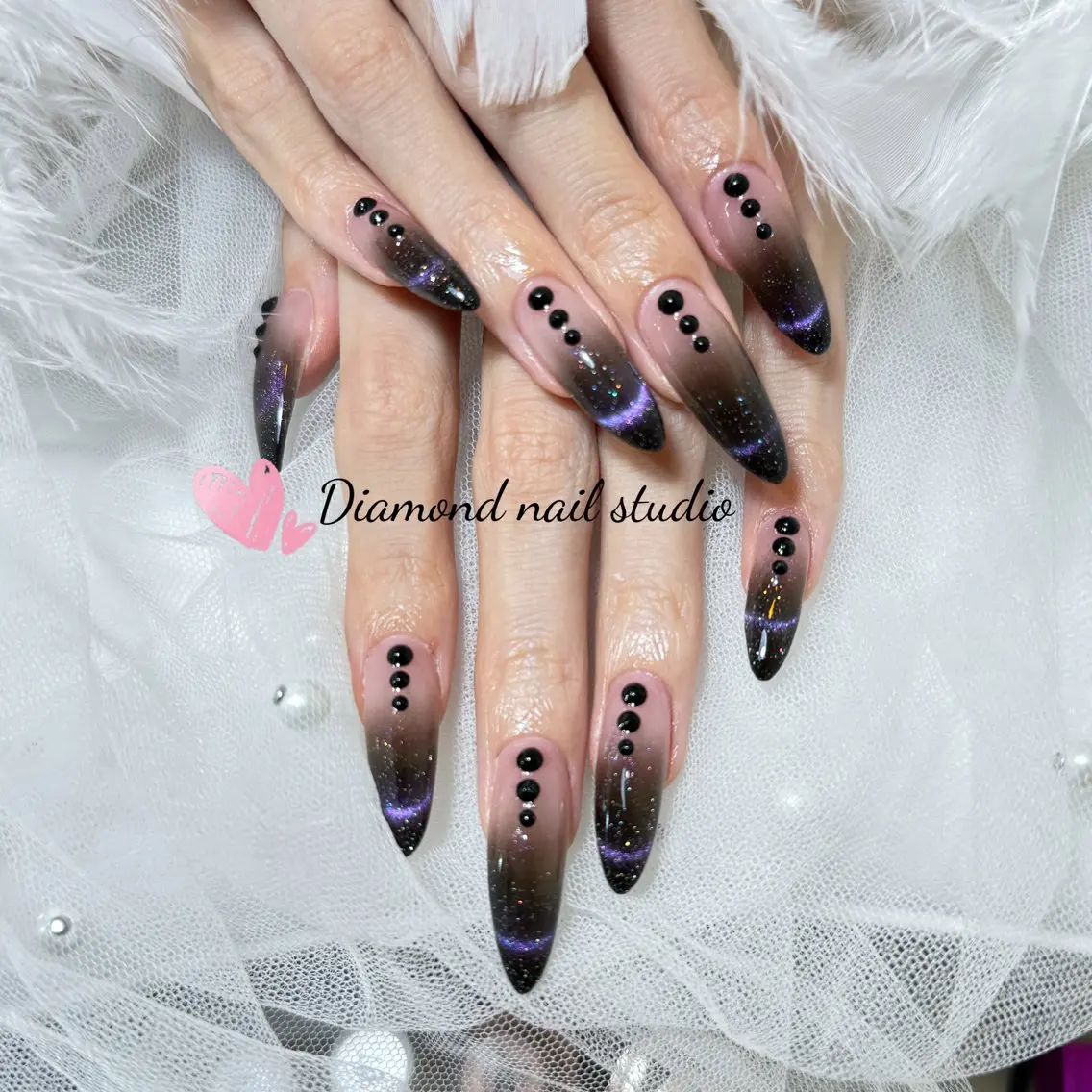 ネイル アートネイル オーロラネイル フラッシュネイル ガーリー キラキラネイル ハンドネイル Una NAILMANAMIのネイルデザイン