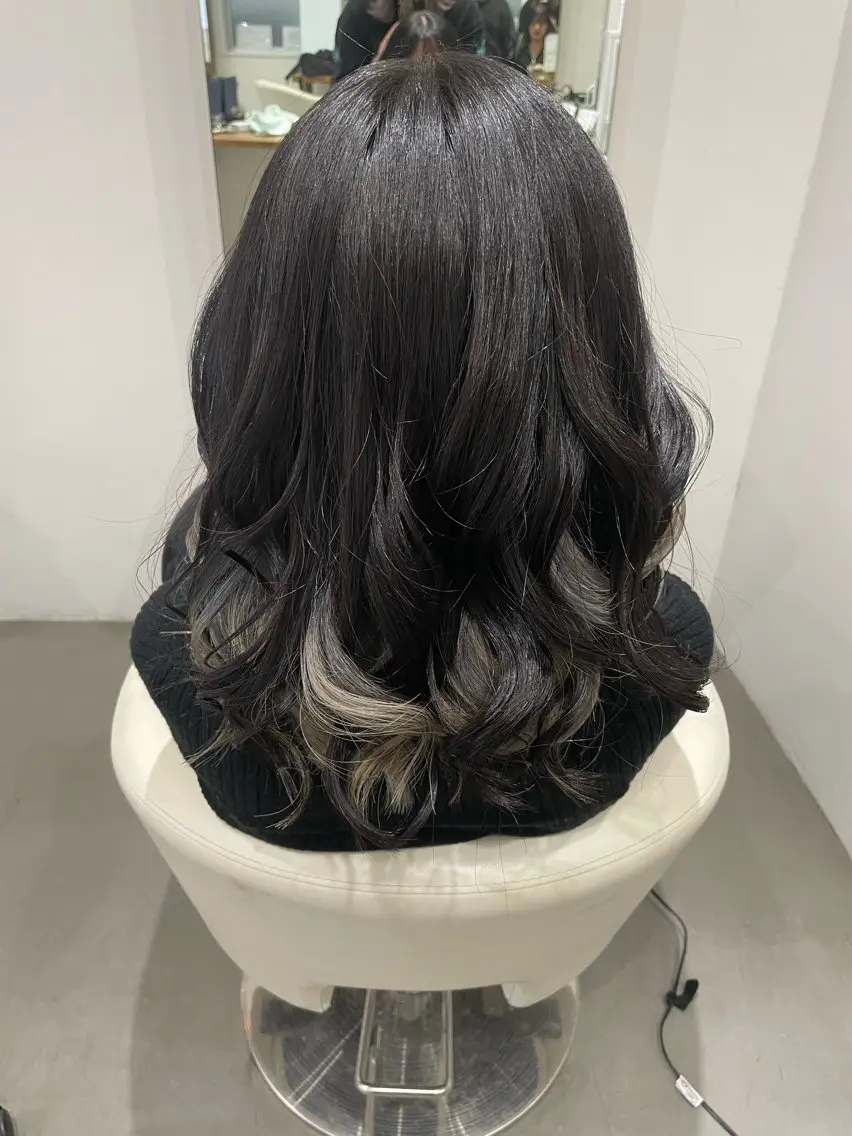 セミロング カラー ヘアアレンジ 黒髪 ブリーチ インナーカラー 🎨 SHIORI🥀のヘアスタイル