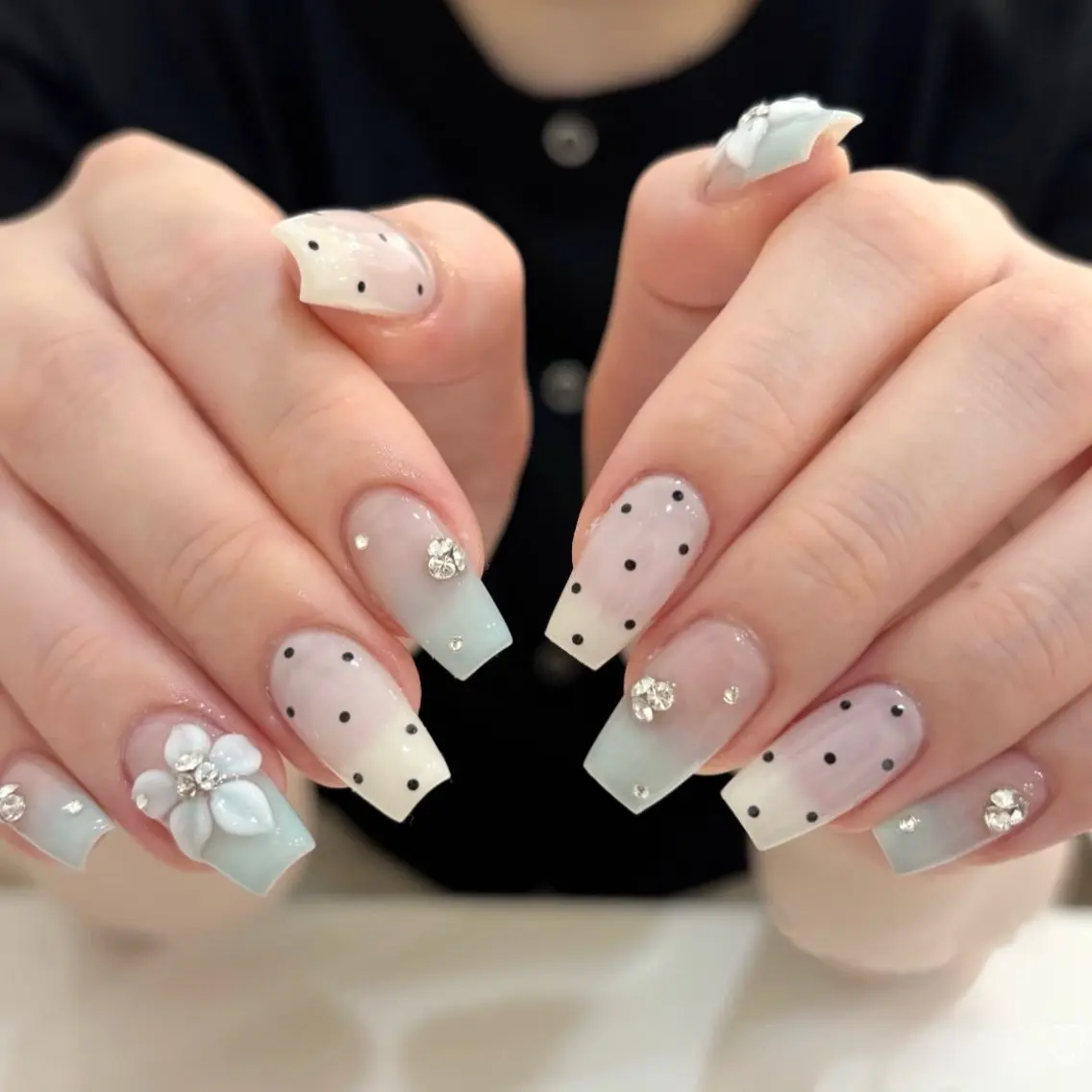 ネイル チークネイル ドット フットネイル フレンチネイル グラデーション ハンドネイル ハンドケア Nihonthy Nail 新宿のネイルデザイン