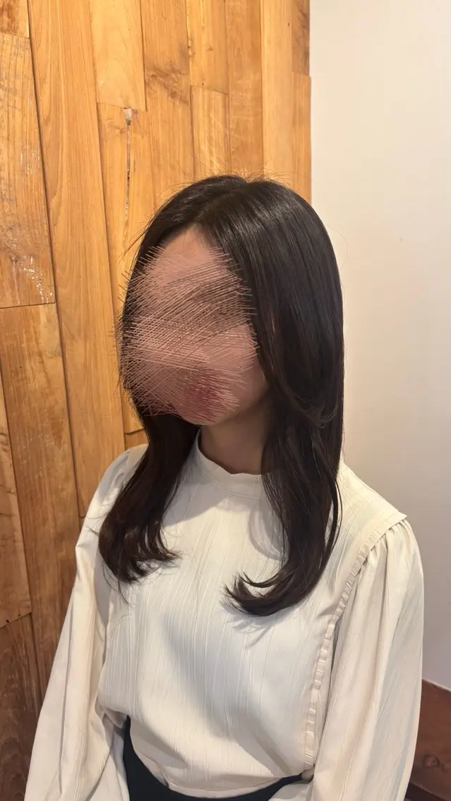 セミロング 韓国風ヘア レイヤーカット 平出 千尋のヘアスタイル