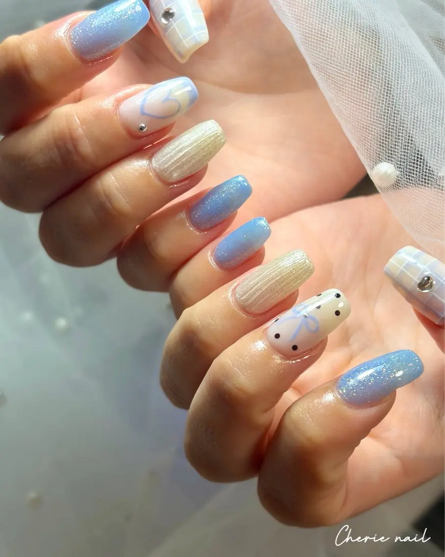 ネイル ブルー ジェルネイル 韓国ネイル ラメ(グリッター) 夏ネイル ハンドネイル Cherienail yunaのネイルデザイン