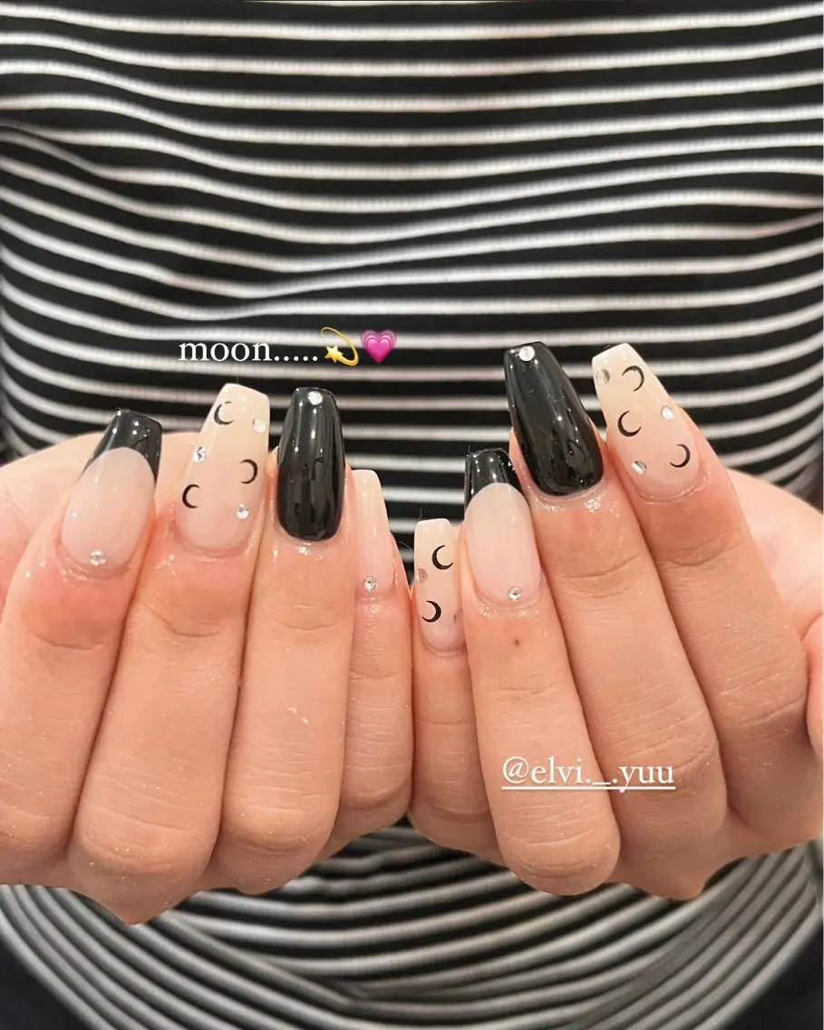 ネイル ストーンネイル SALON ELVI.のネイルデザイン