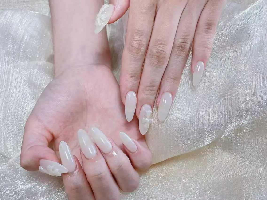 ネイル オーロラネイル チークネイル フレンチネイル ジェルネイル ガラスフレンチ ハンドネイル Nail Jolieのネイルデザイン