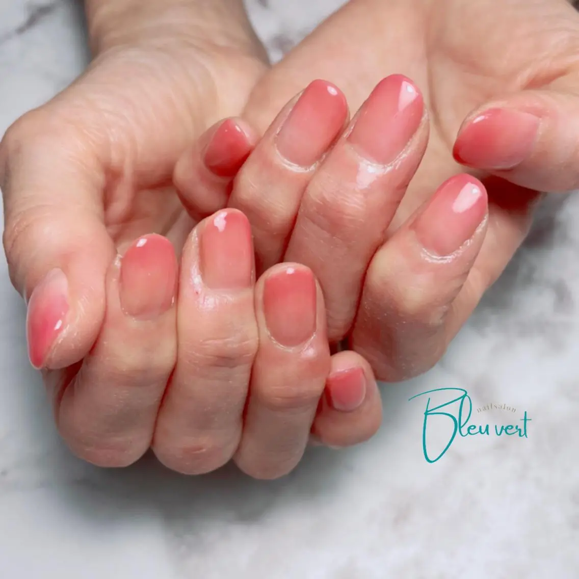 ネイル グラデーション Nailsalon Bleu vertのネイルデザイン