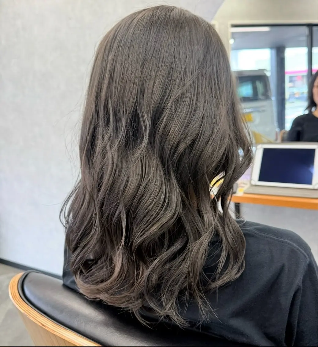 ミディアム カラー ヘアカラー ’Flower’ AYAKAのヘアスタイル